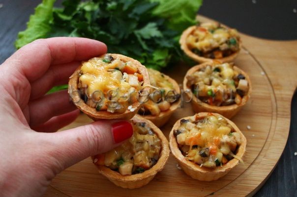 Тарталетки с копченой курицей