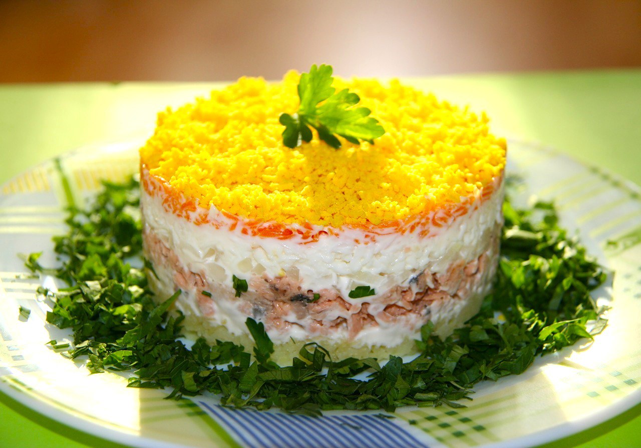 Салат мимоза с рыбными консервами - классические рецепты