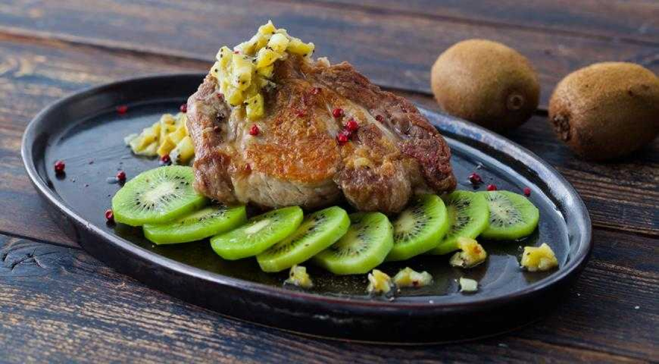 Как вкусно замариновать мясо для запекания в духовке