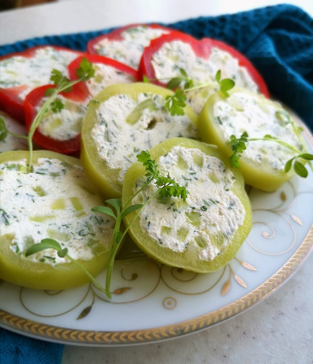 Бутерброды с плавленым сыром, чесноком и яйцом