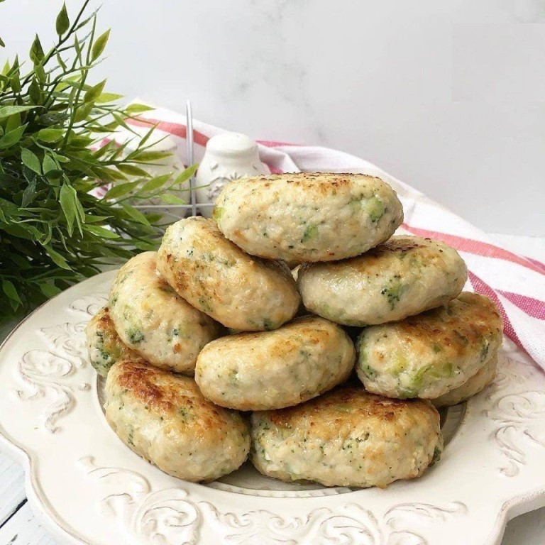 Сочные котлеты из куриного фарша, жаренные на сковороде – 9 очень вкусных рецептов
