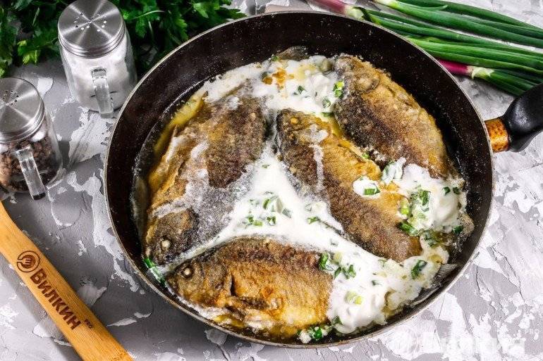 Караси в сметане, жаренные на сковороде – 3 пошаговых фото рецепта вкусной рыбы