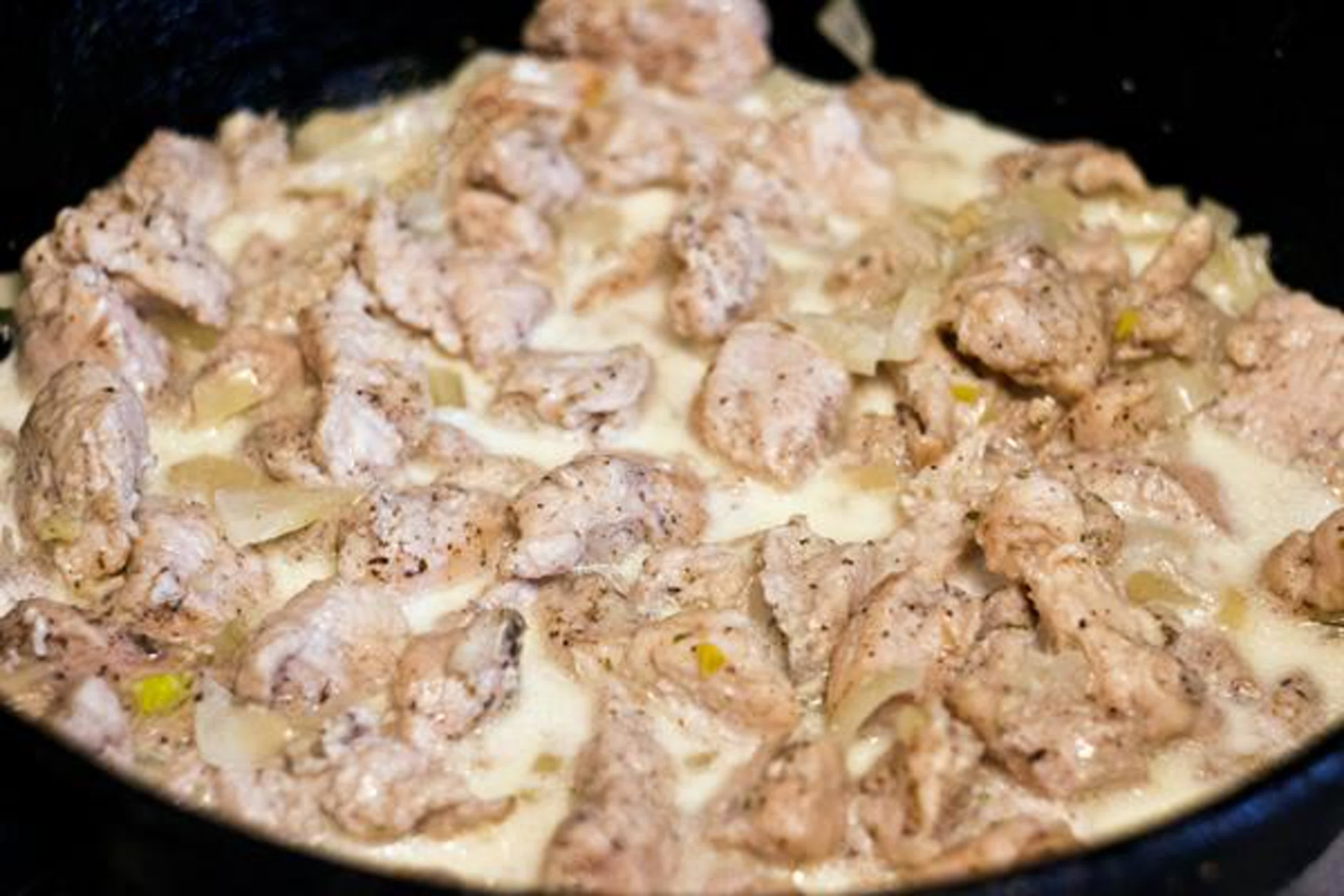 Курица в сливочном соусе на сковороде — вкусные рецепты!