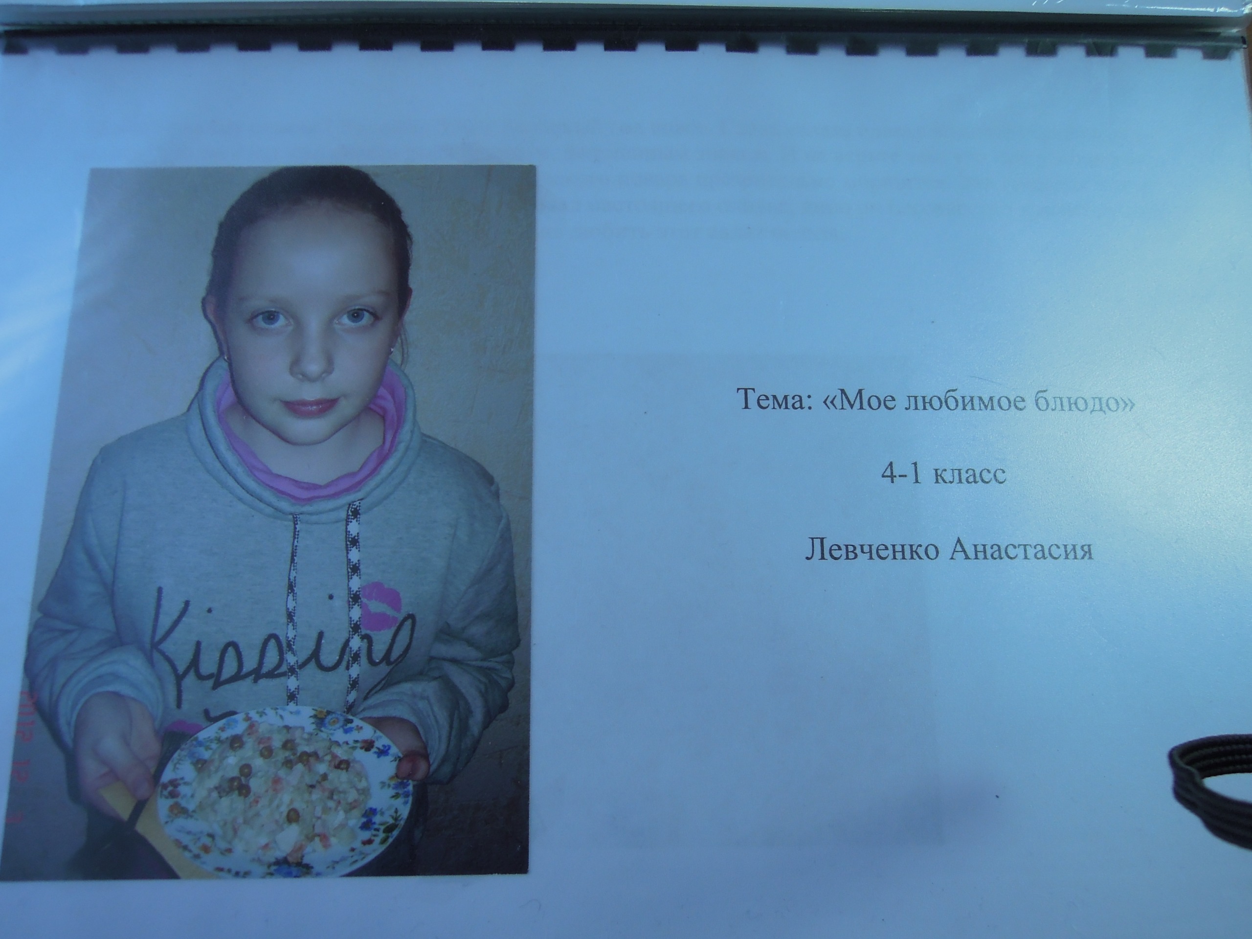 Пицца с колбасой, сыром и помидорами в духовке. пошаговые рецепты