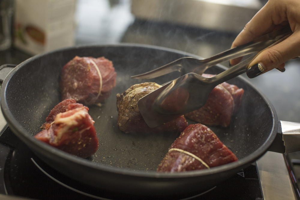 Медальоны из говядины — рецепты из вырезки, яблочка и мраморного мяса — гармония