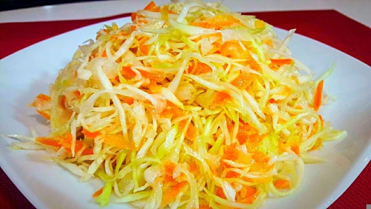 Подборка рецептов салатов из капусты как быстро и просто приготовить вкусный салат из свежей белокочанной капусты Готовим салаты из капусты с морковью огурцами курицей
