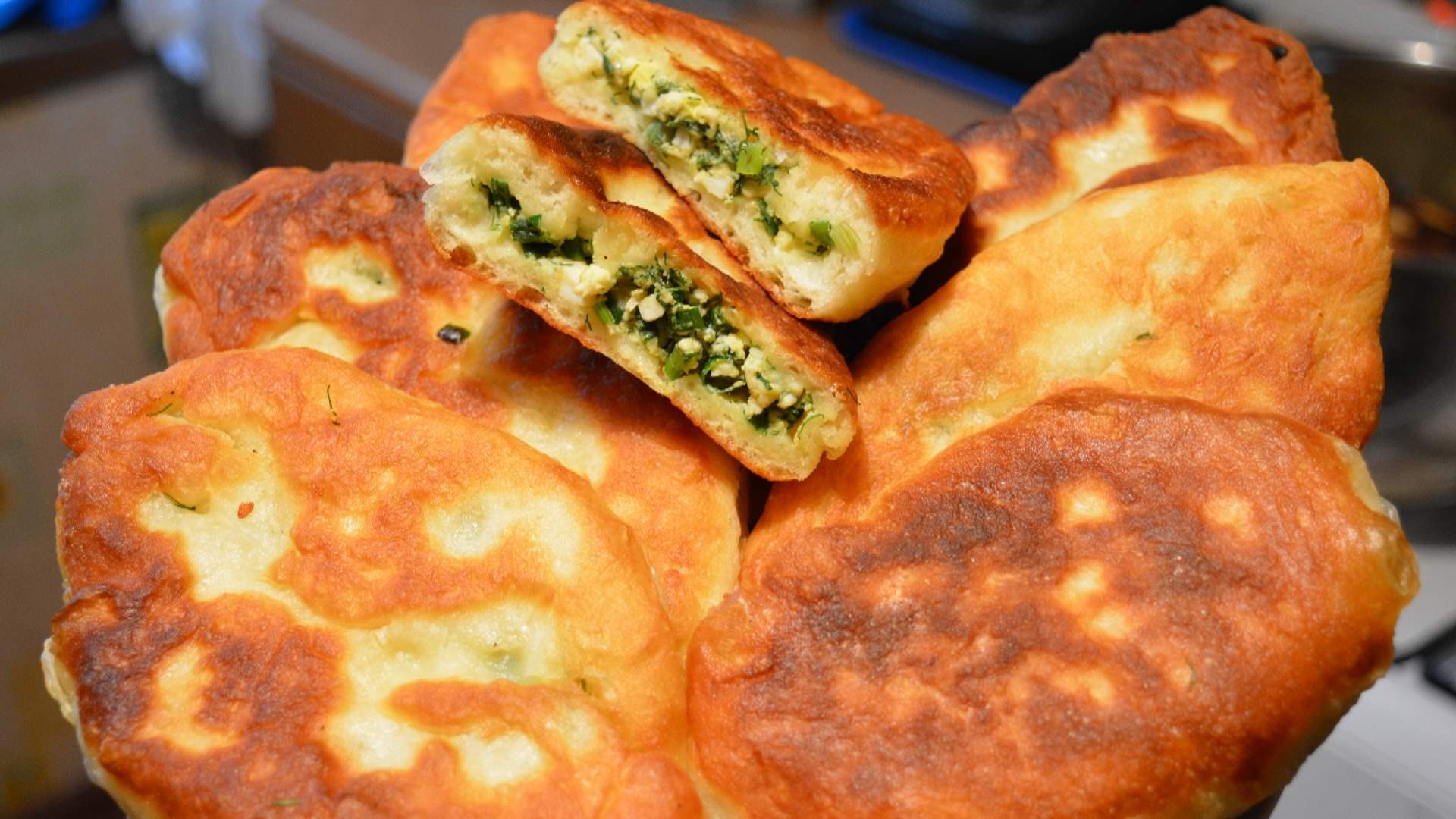 Пирожки с зелёным луком и яйцом — 7 рецептов приготовления