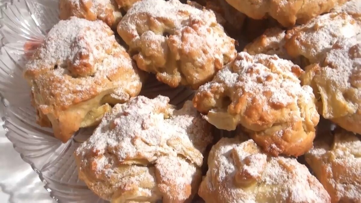 куриная печень с яблоками и красным луком