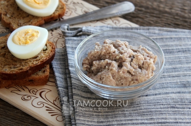 Намазывалка из селедки, как икра. "ложная икорка". это самая вкусная намазывалка из всех, которые я пробовала.