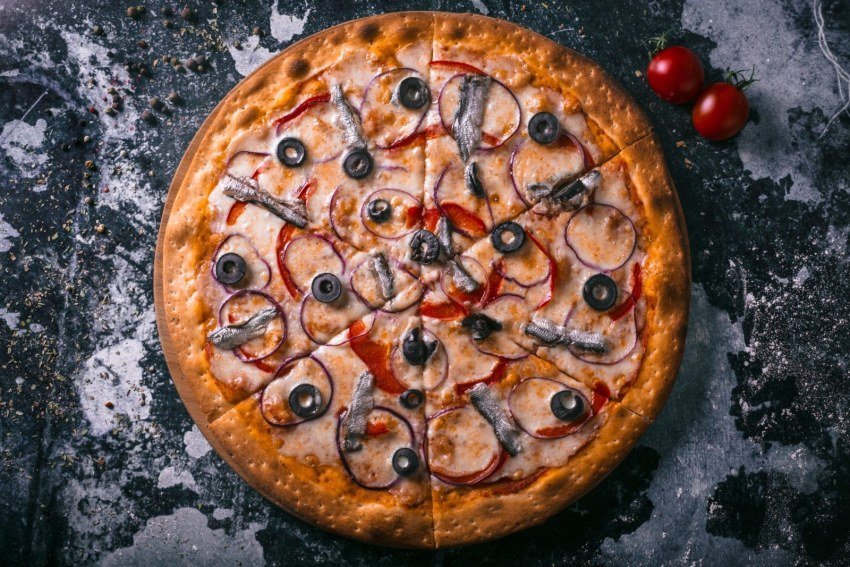 Пицца с анчоусами - рецепт с каперсами и кальмарами (в домашних условиях)