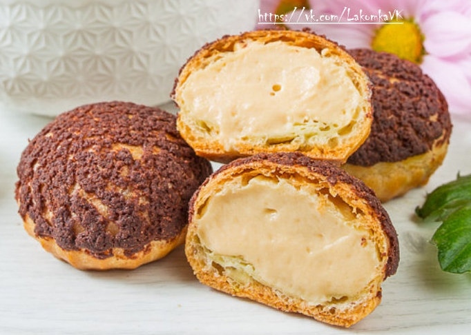 Пирожное шу с кракелюром и кремом дипломат - чудское озеро
