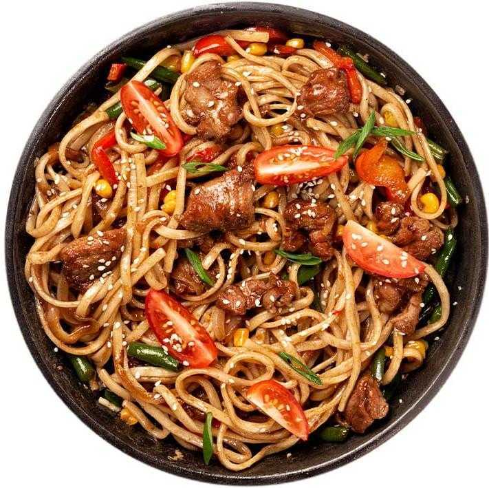 Свинина с гречневой лапшой и овощами - рецепт с фото