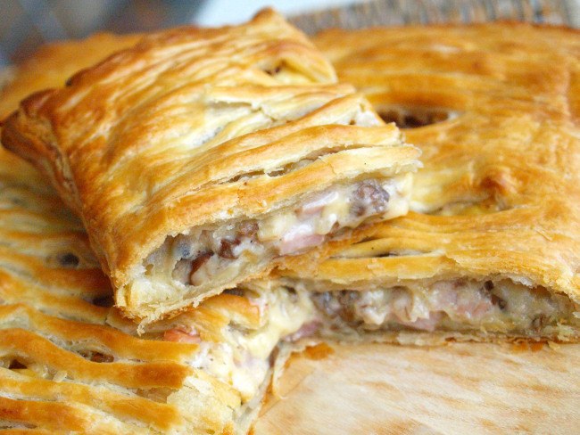 Пирожки из слоеного теста  с мясом в духовке: 4 рецепта слоеных пирожков и идеи как их лепить