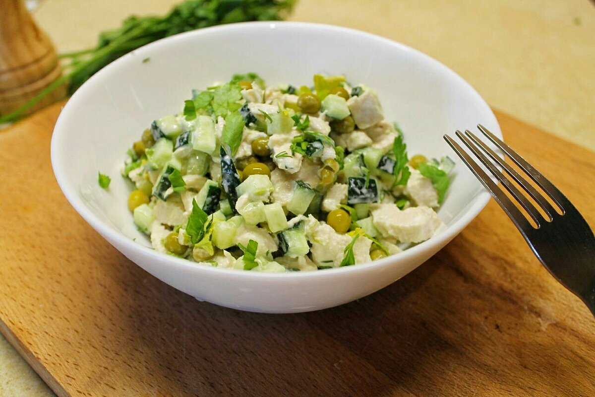 Салат с луком и яйцом: 10 рецептов