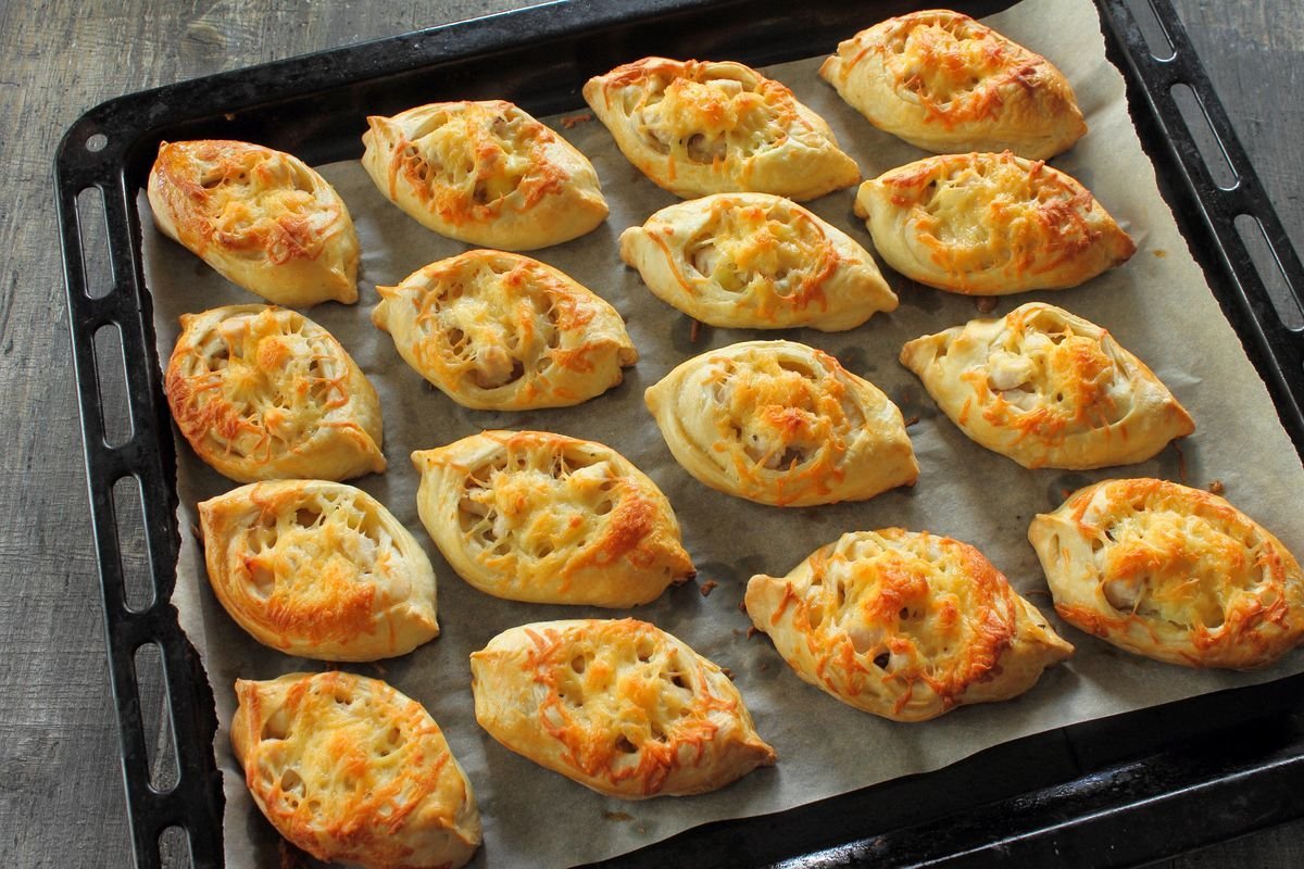 Что можно приготовить из слоёного дрожжевого теста быстро вкусно: рецепты с фото, пошагово