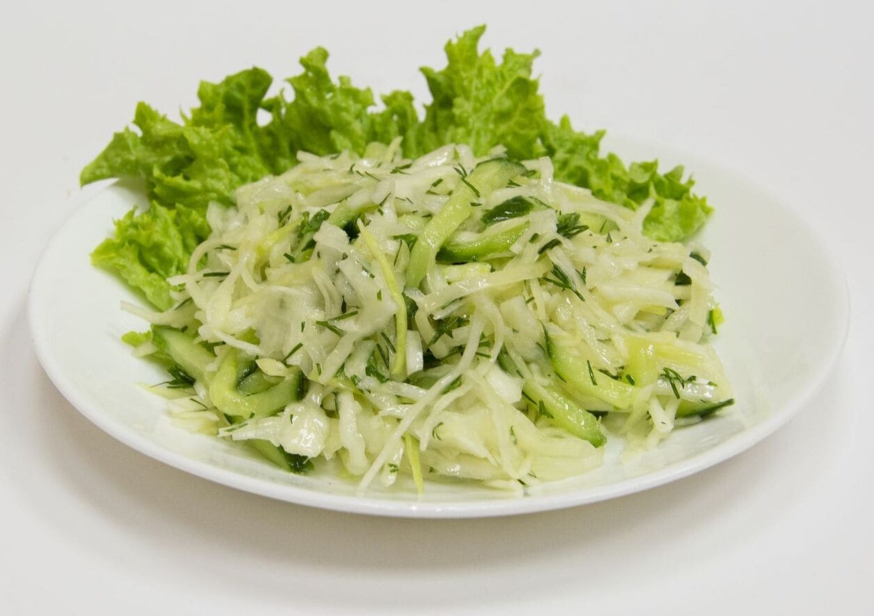Весенний салат из капусты с огурцом, как приготовить вкусно и быстро