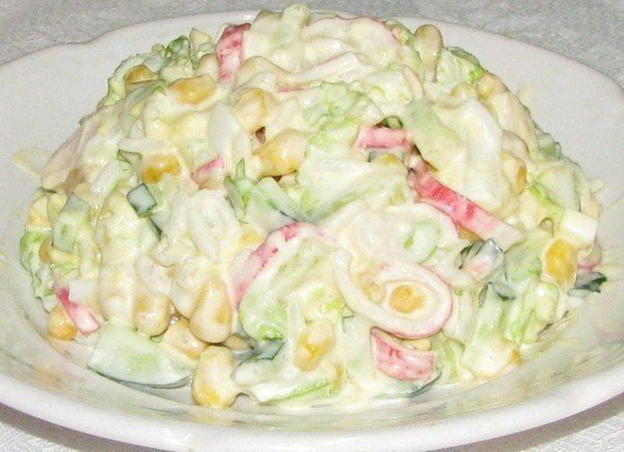 Салат из крабовых палочек — рецепты приготовления с кукурузой, на праздничный стол