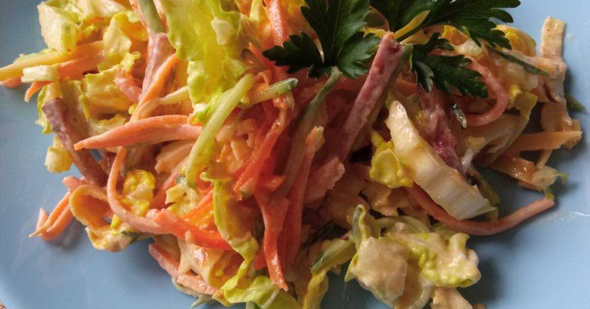 Салаты с копченой колбасой — топ-9 самых вкусных и простых рецептов: с фасолью, свежим огурцом, сухариками, корейской морковкой, пекинской капустой — тортомарафон
