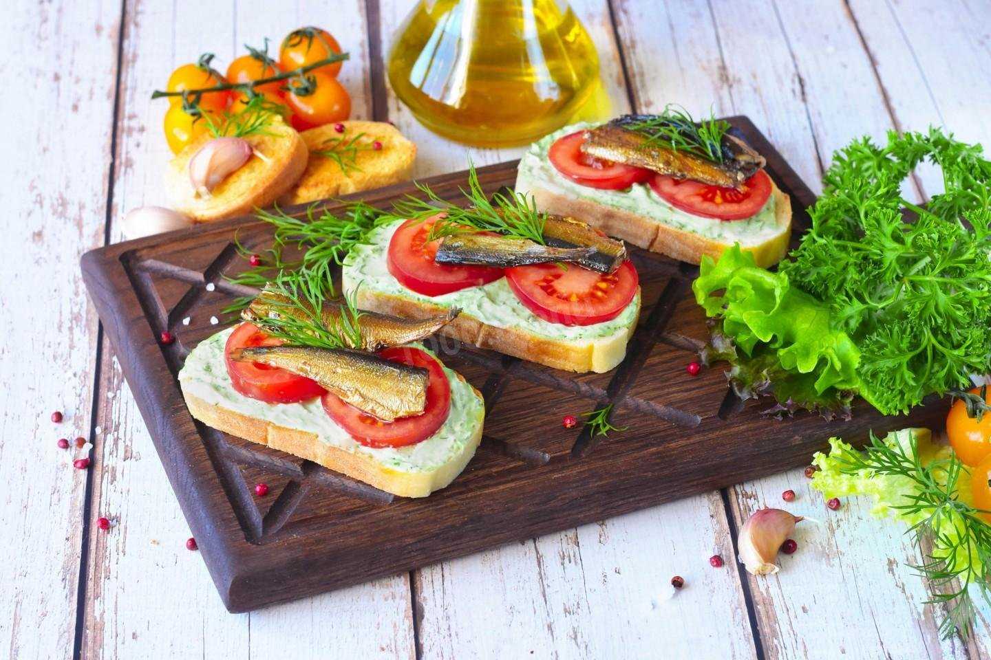 Бутерброды со шпротами на праздничный стол - простые и вкусные рецепты