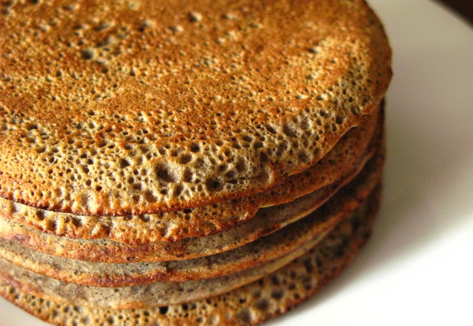 Блины на молоке, тонкие с дырочками, без дрожжей — классические рецепты из пшеничной муки