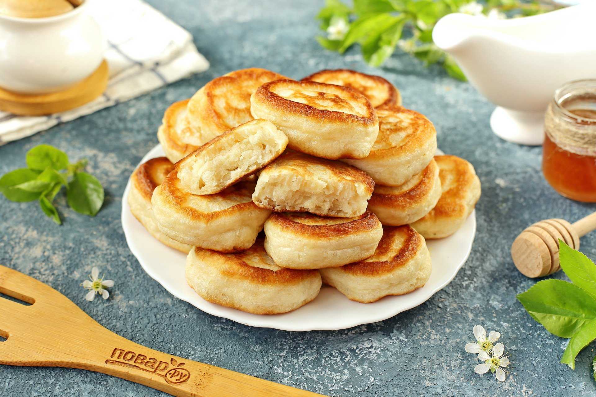 Пышные оладьи на кефире, которые получаются как пух