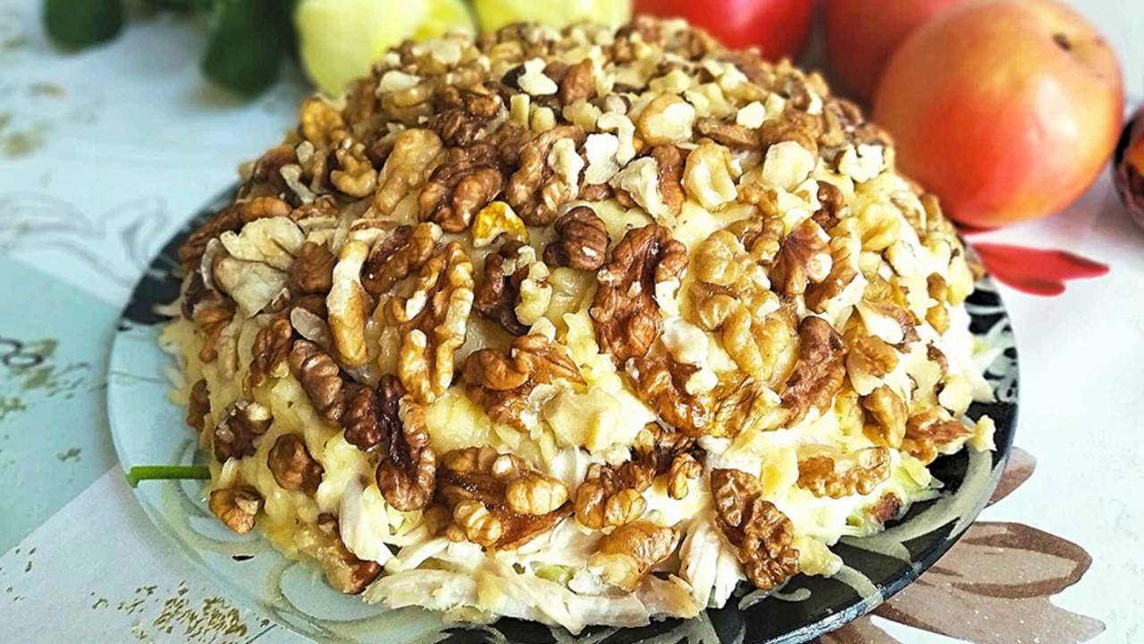 Салаты с грецким орехом: простые и очень вкусные рецепты орехового салата