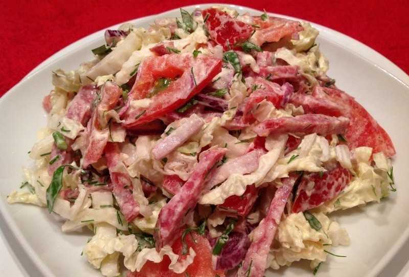 Рецепт салата с пекинской капустой и копченой колбасой