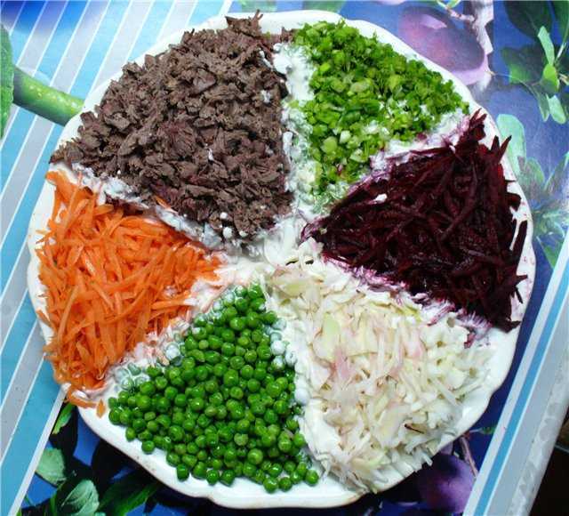 Салат дамский каприз с курицей : 8 классических рецептов