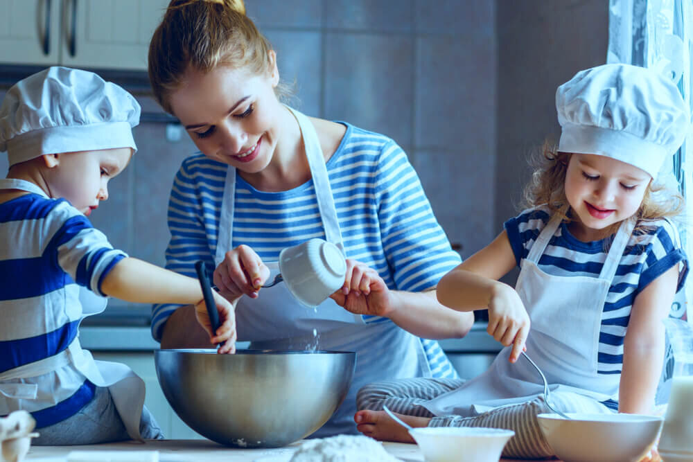 Готовят дети – 15 вкусных и полезных простых рецептов научат детей готовить еду