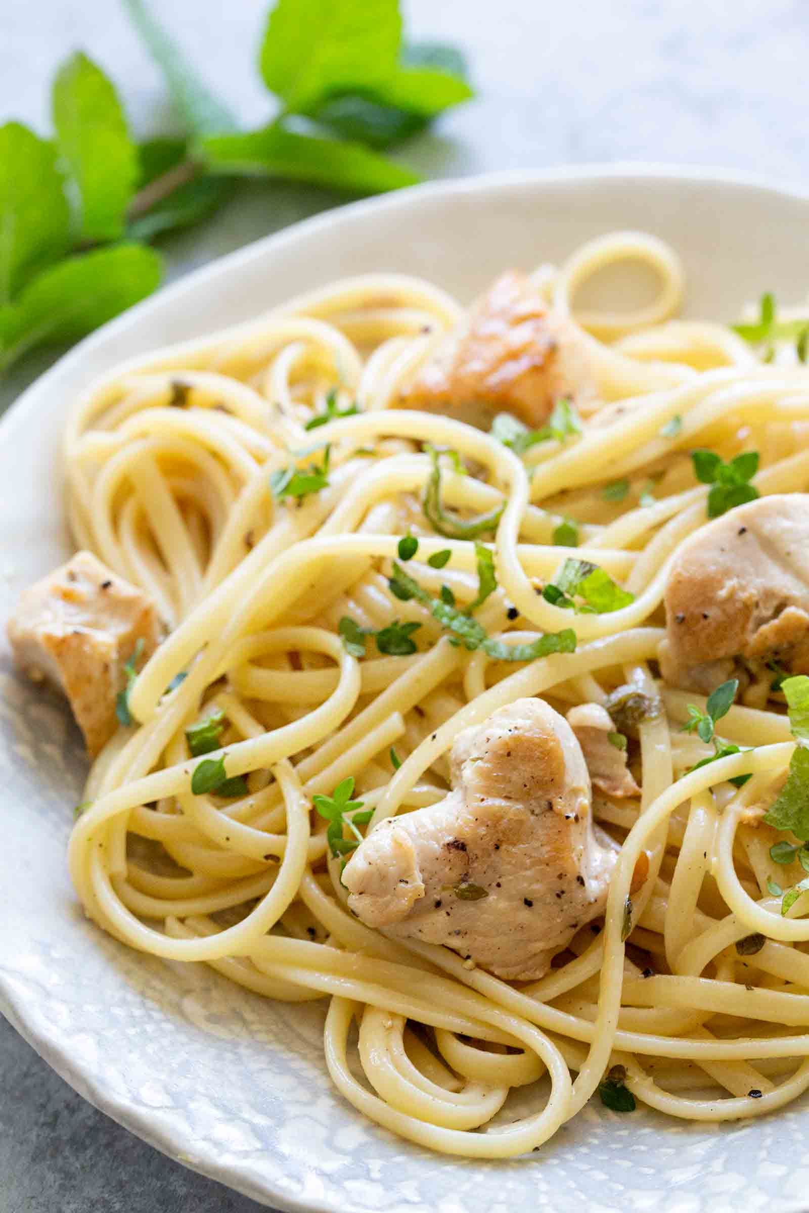 Как запечь курицу с макаронами в духовке: 3 вкусных рецепта