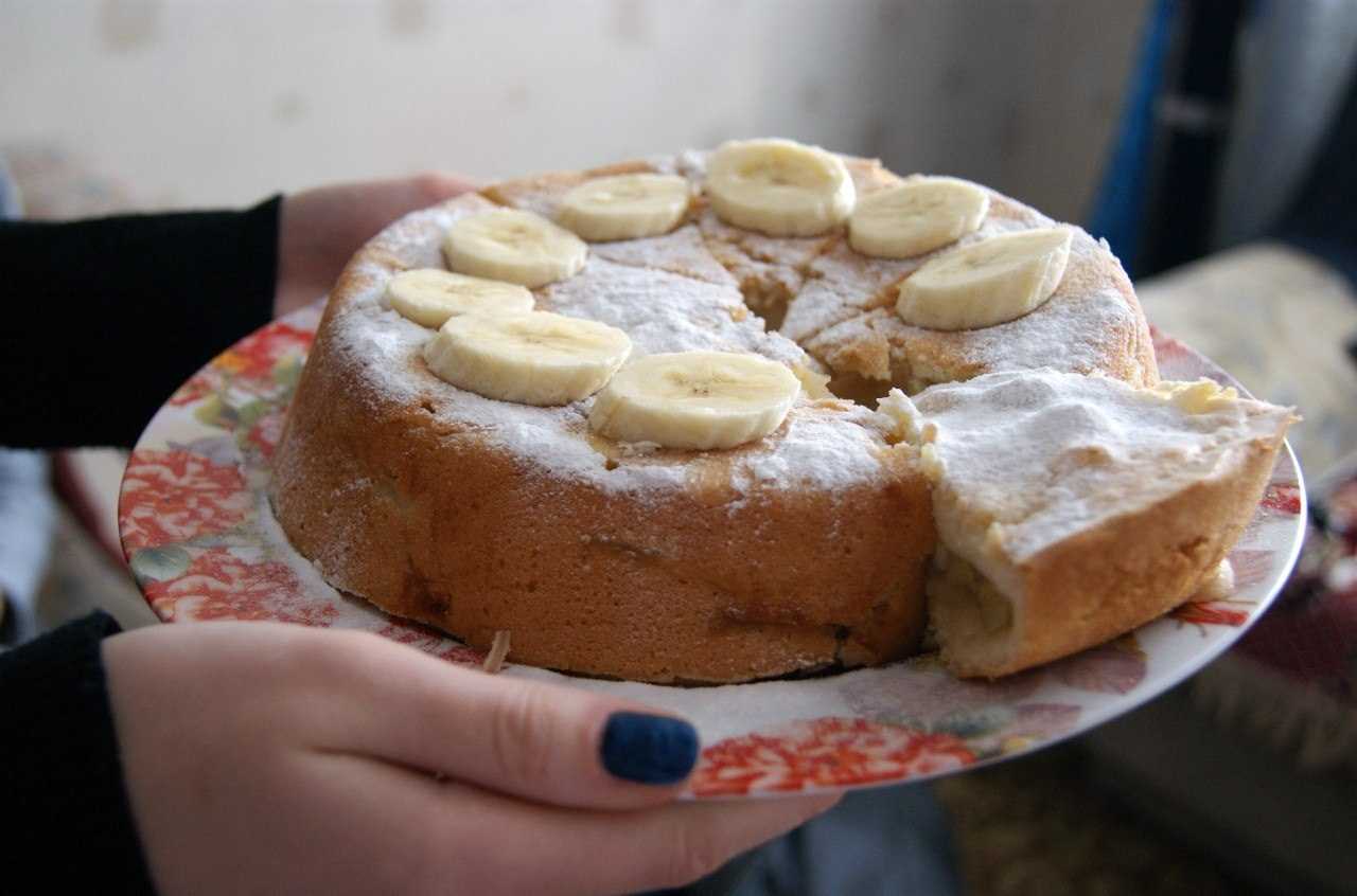 Шарлотка с бананами - вкусный рецепт с пошаговым фото