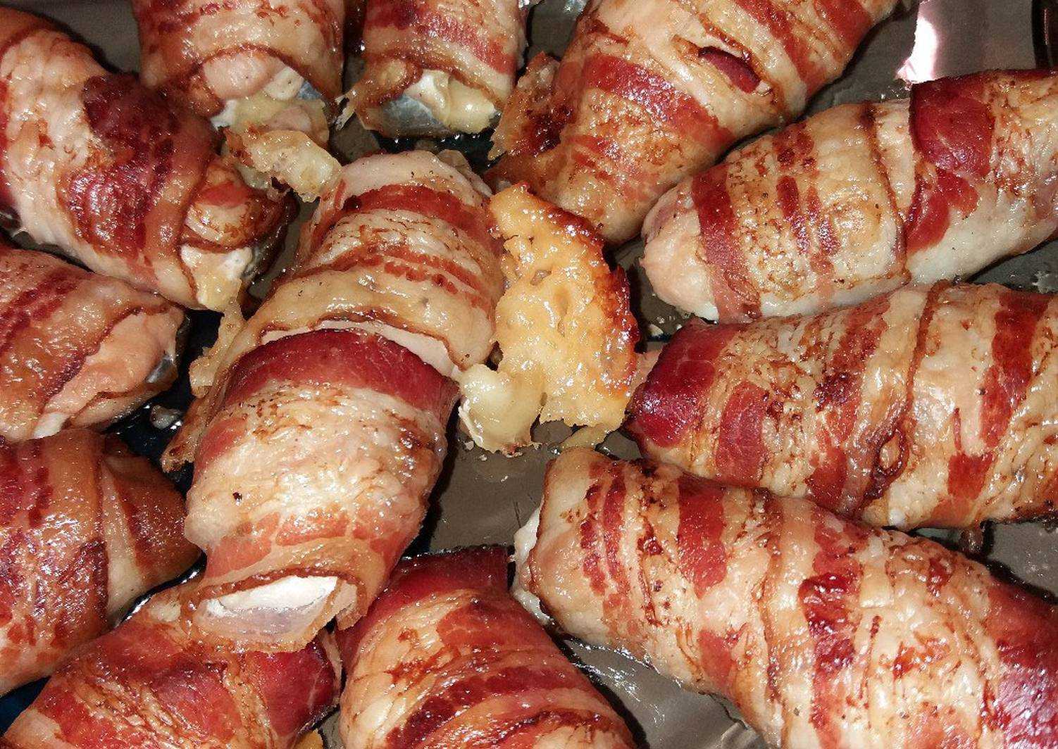 Запеченная в беконе курочка ароматное вкусное и красивое внешне блюдо которое можно приготовить семье на обед и на праздничный стол гостям не стыдно будет поставить