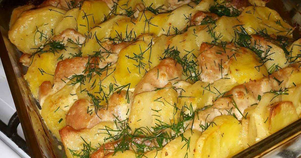 Курица с картошкой в духовке - 8 самых вкусных рецептов