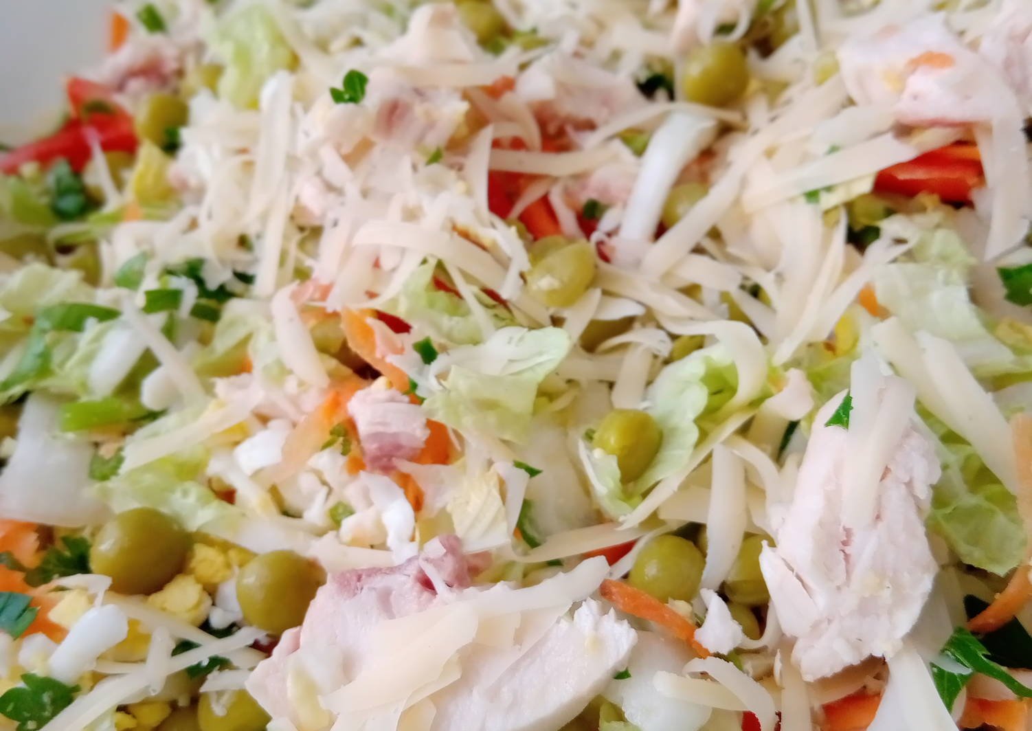 Салат с крабовыми палочками и кукурузой: 5 классических рецептов