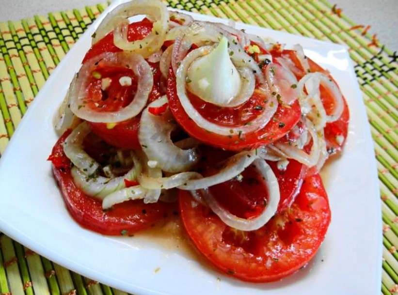 Помидоры с сыром и чесноком — 4 рецепта закуски