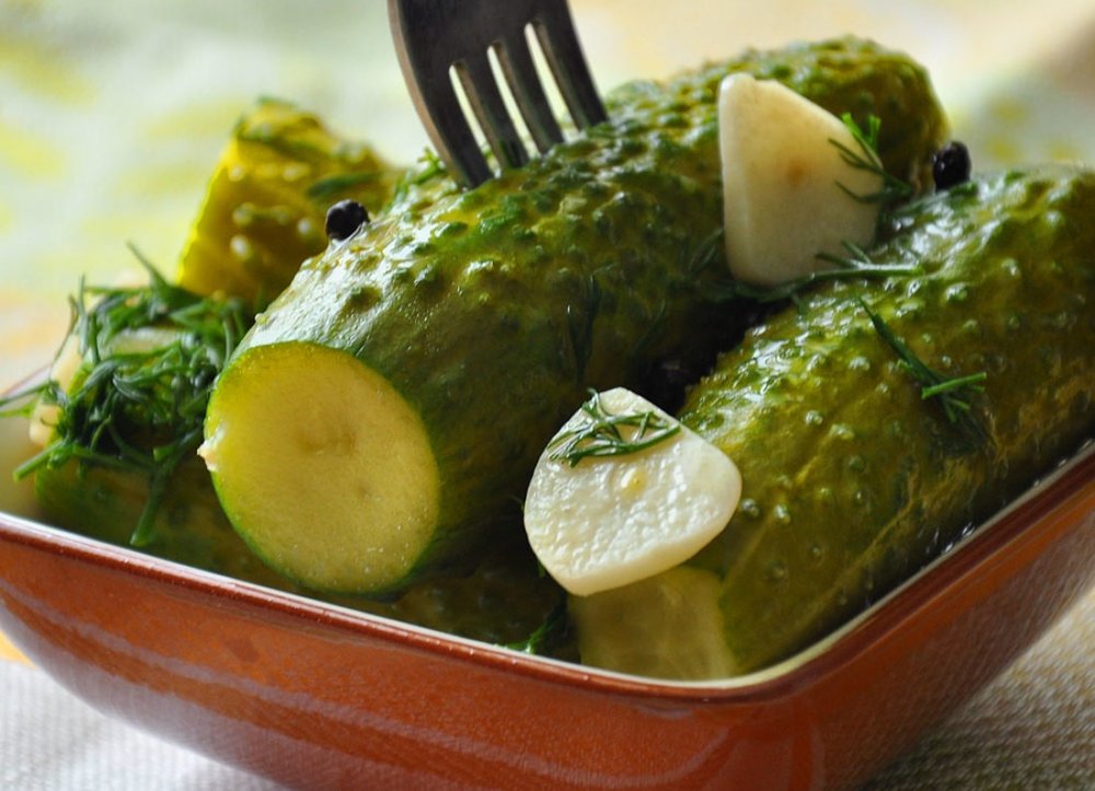 Малосольные огурцы: хрустящие, быстрого приготовления, 9 простых и вкусных рецептов