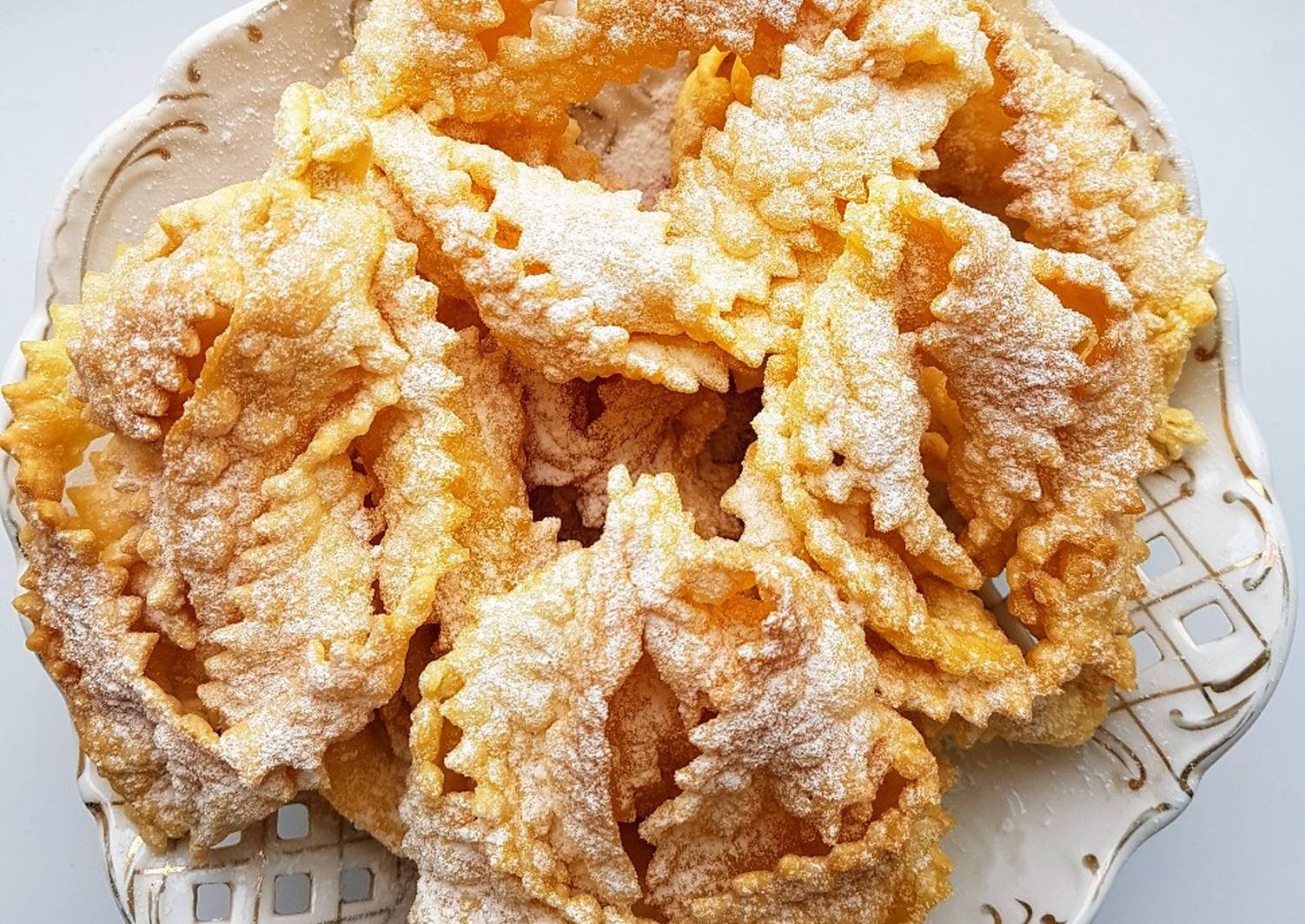 Хрустящий хворост на водке в домашних условиях — самые вкусные рецепты | рецепты от cooked food