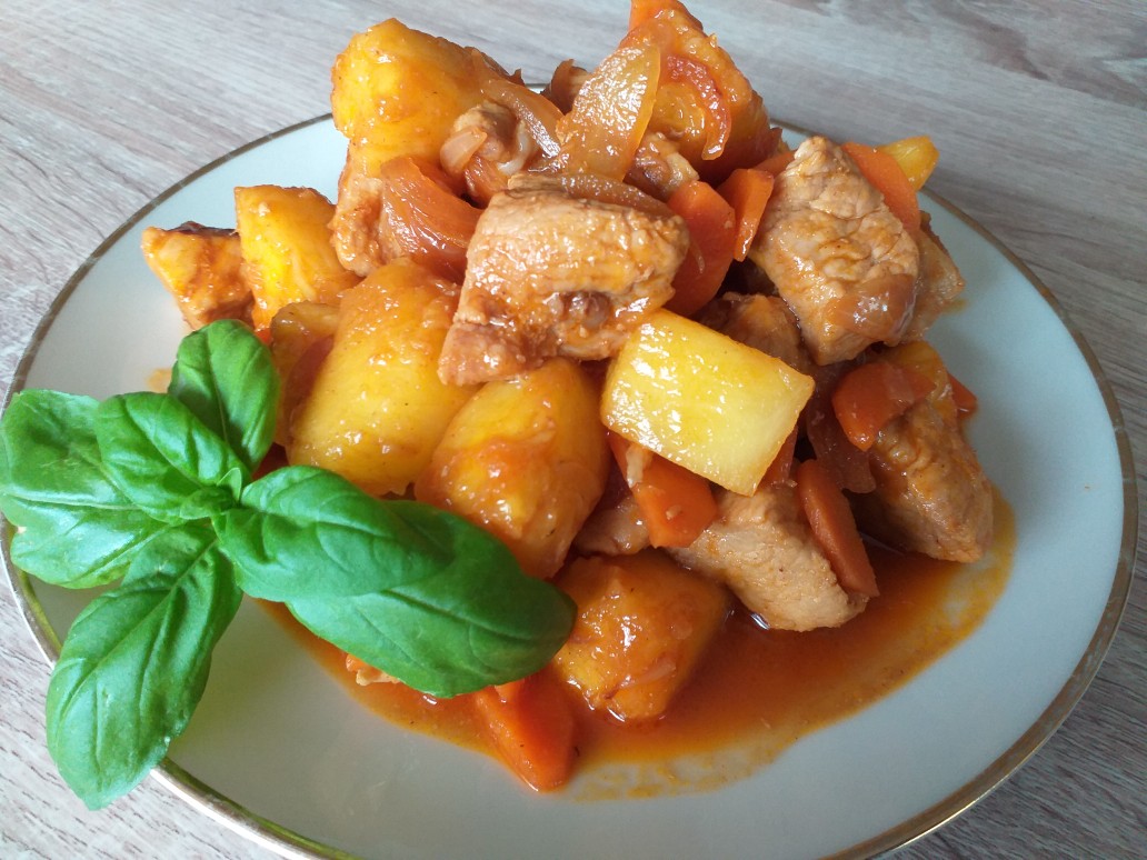 Свинина с ананасами – 14 вкусных рецептов, как приготовить в духовке, в мультиварке и на сковороде