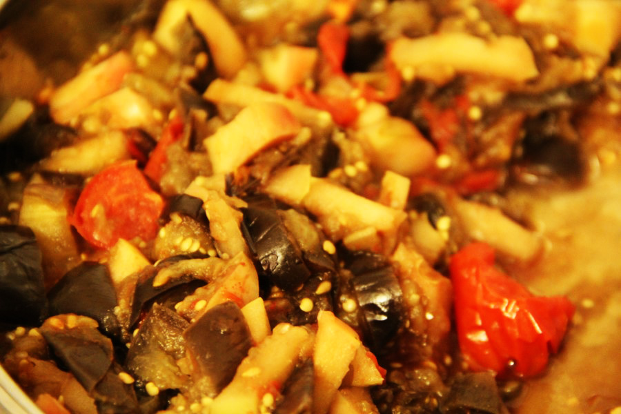 Тушеные баклажаны – 8 быстрых и вкусных рецептов