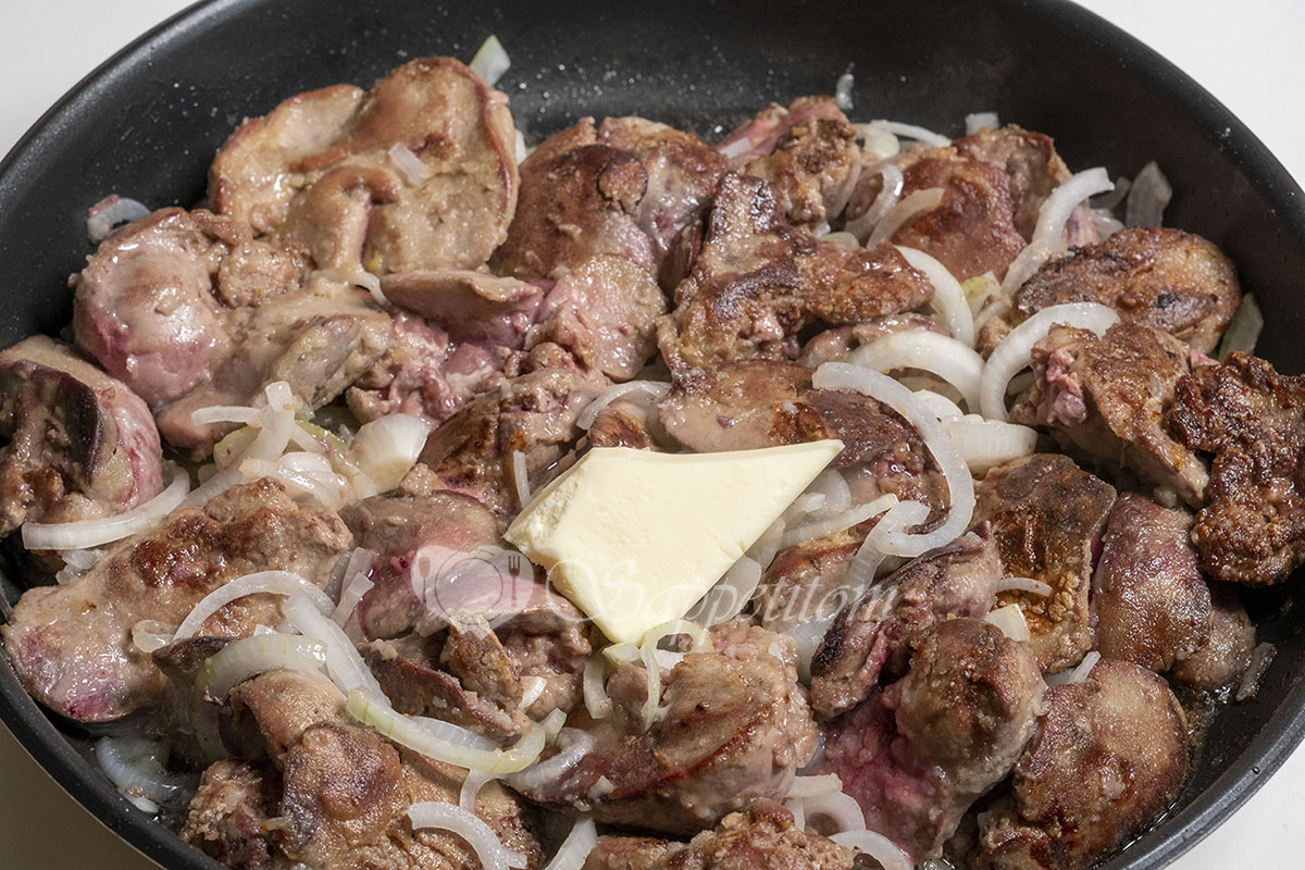 Куриная печень жареная с луком