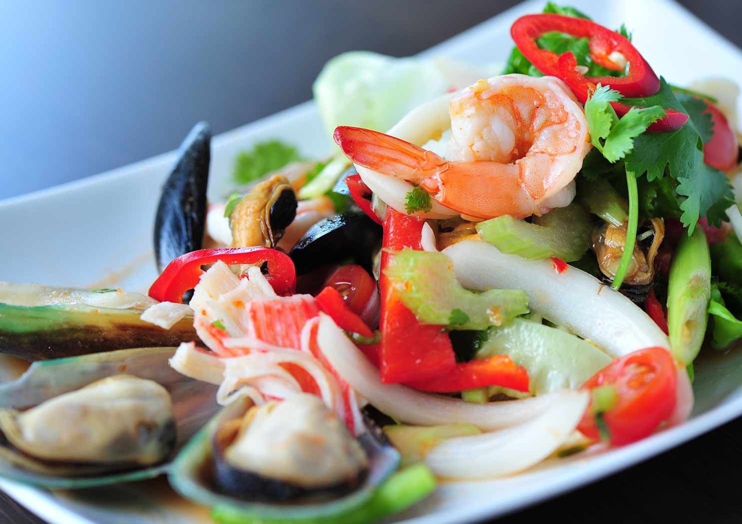 20 салатов из морепродуктов на любой вкус и бюджет