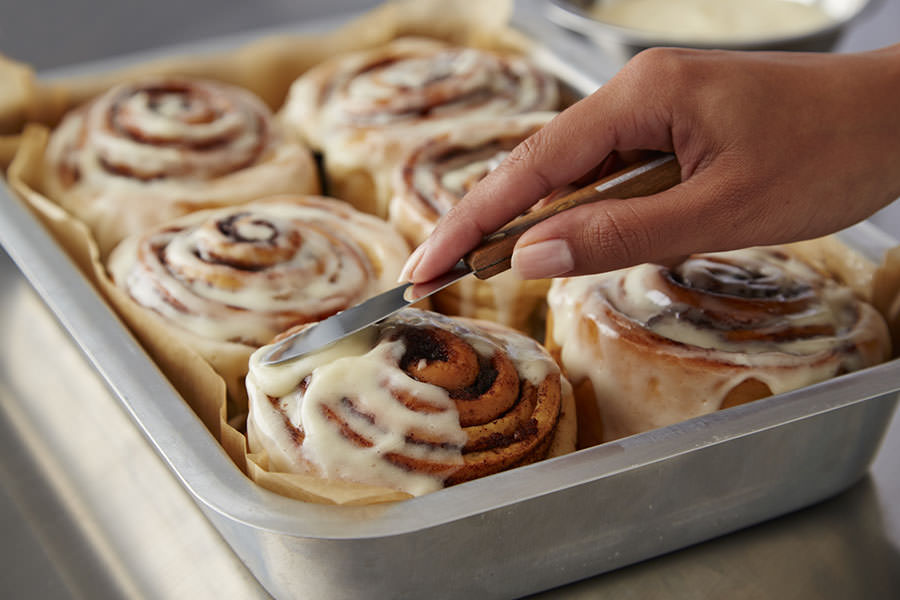 Cиннабон (cinnabon): лучшие рецепты булочек синабон в домашних условиях