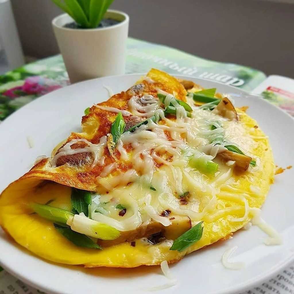 Рецепт яичницы с луком и помидорами