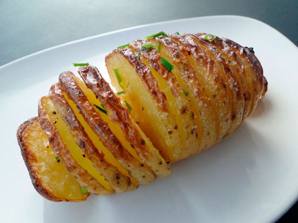 Картофель с мясом в духовке: 5 простых и вкусных рецептов