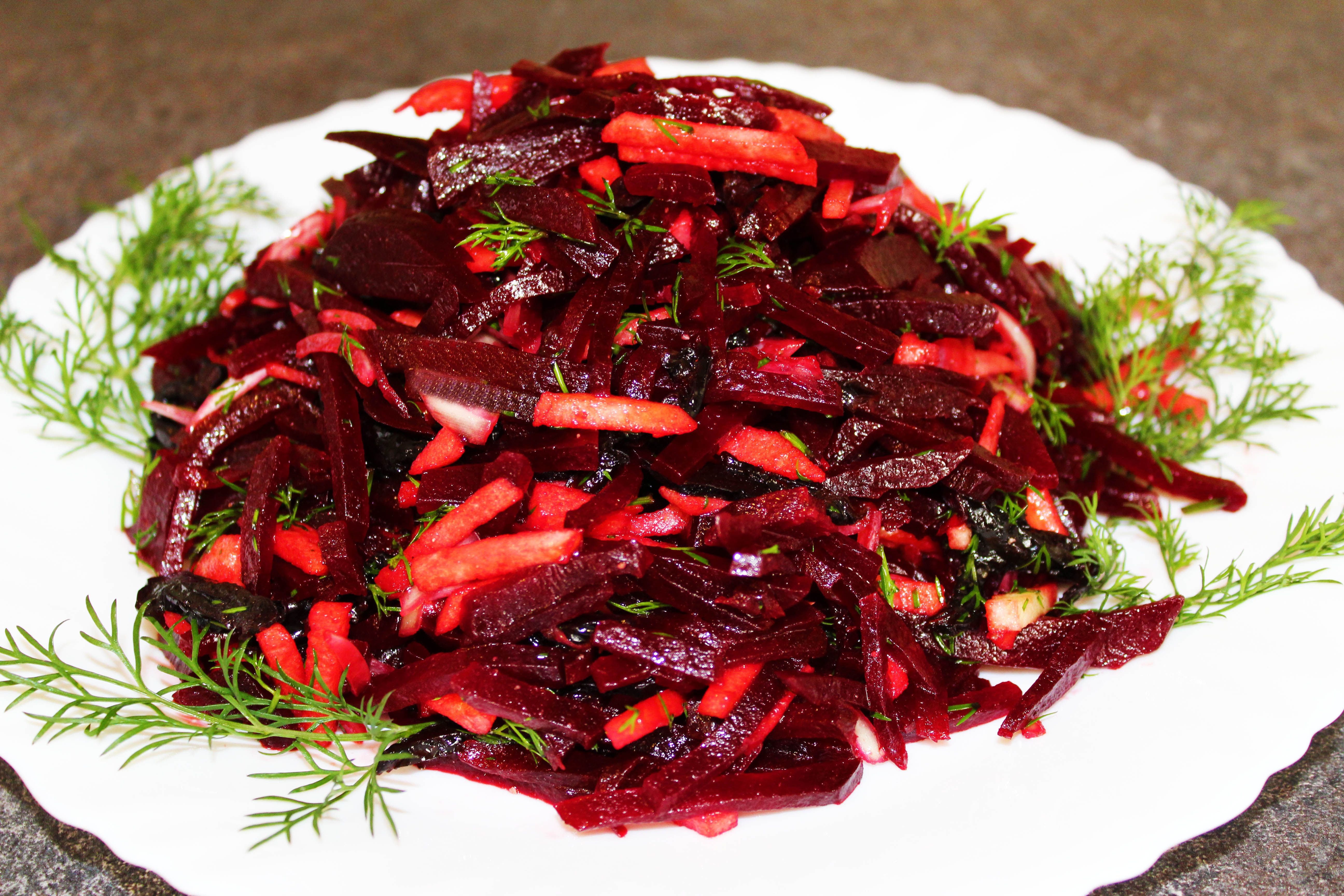 Салат из свеклы с орехами и сыром – рецепт с фото