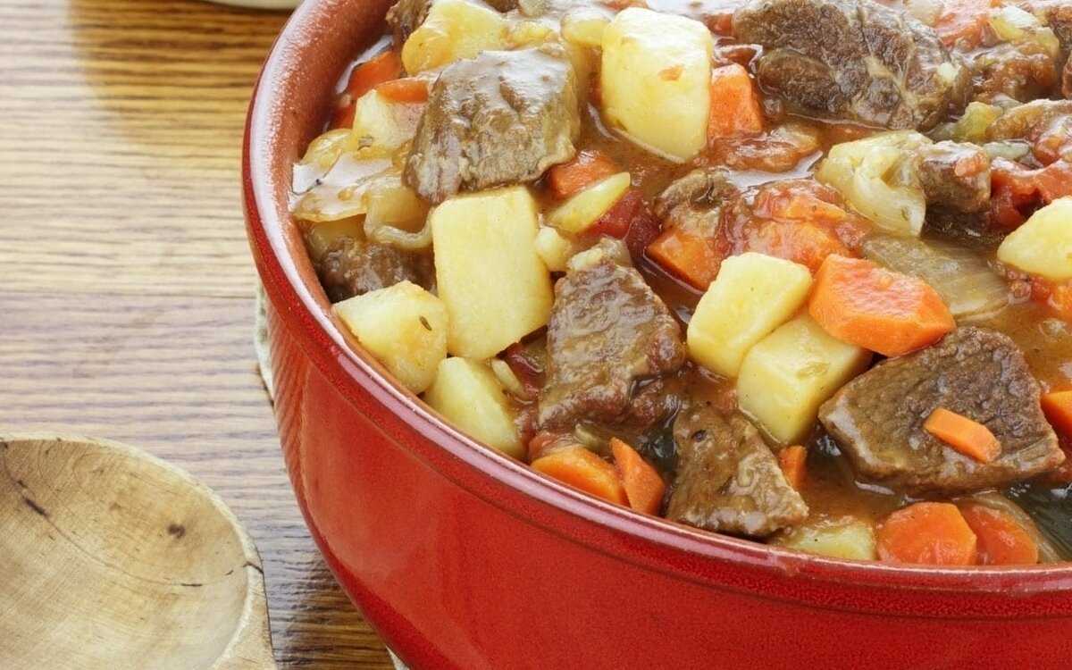 Картофель с мясом в духовке: 5 простых и вкусных рецептов