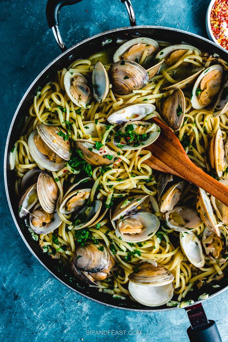 Spaghetti alle vongole recipe