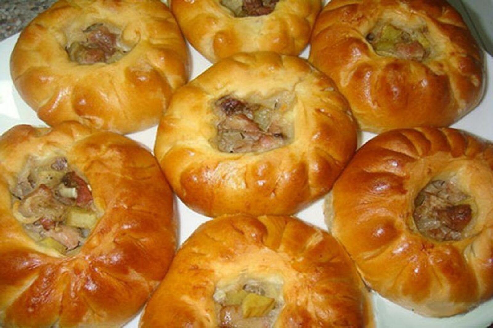 Пирожки с мясом в духовке из дрожжевого теста. простые и вкусные рецепты