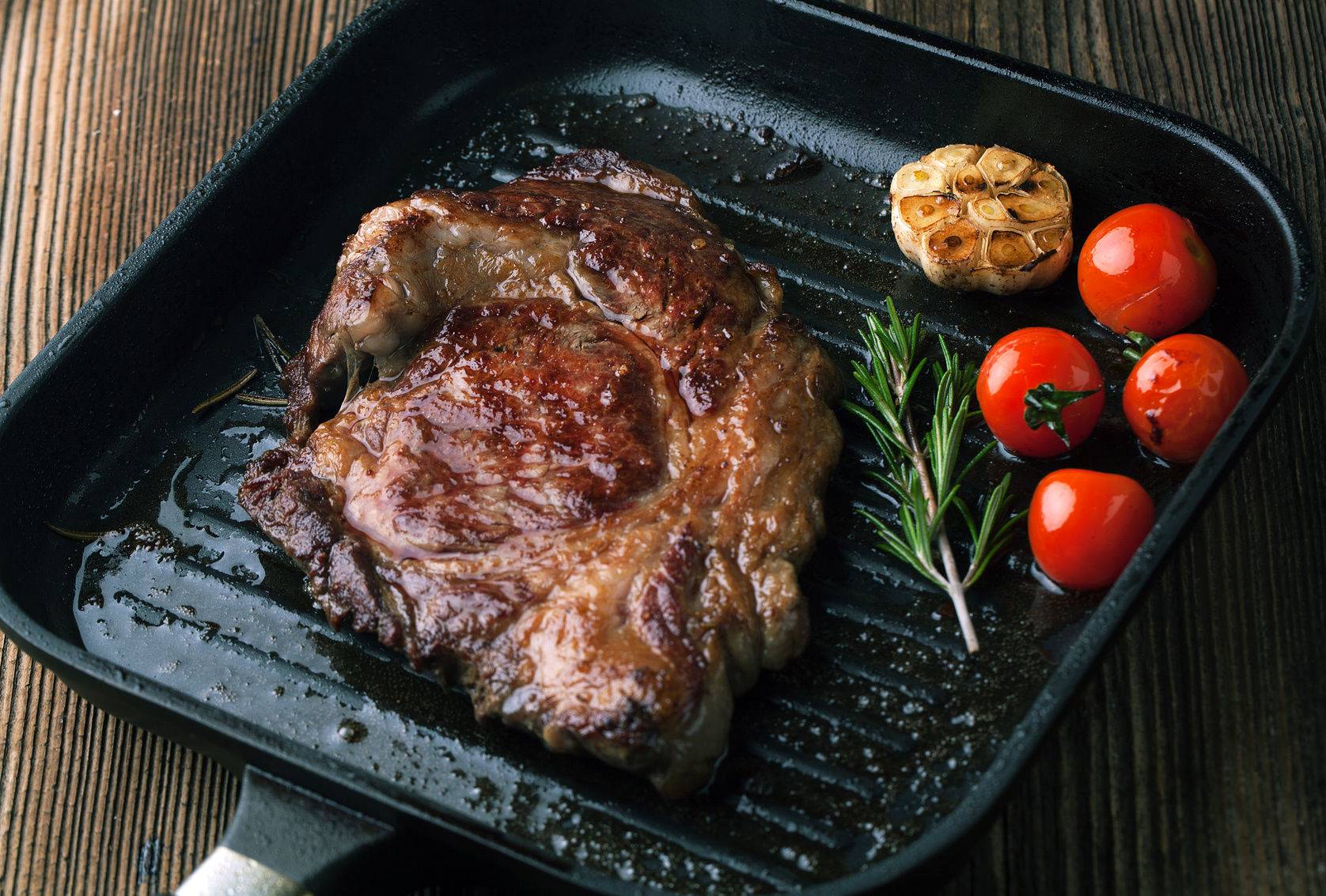 Как приготовить гуляш из говядины, чтобы мясо было мягким? 7 рецептов гуляша с подливкой