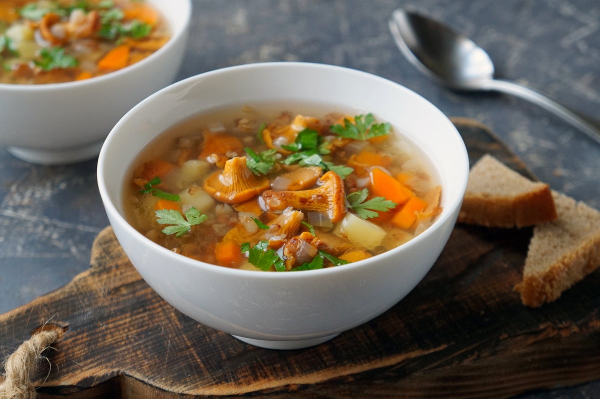 Суп с лисичками – 5 очень вкусных рецептов